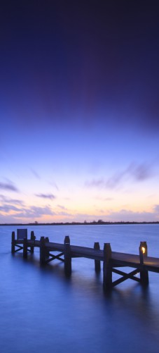 Selbstklebende Tapete Anleitung : Selbstklebende T?rtapete Steg bei Abendd?mmerung – Blauer Himmel bei Selbstklebende Tapete Anleitung : Selbstklebende T?rtapete Steg bei Abendd?mmerung – Blauer Himmel bei